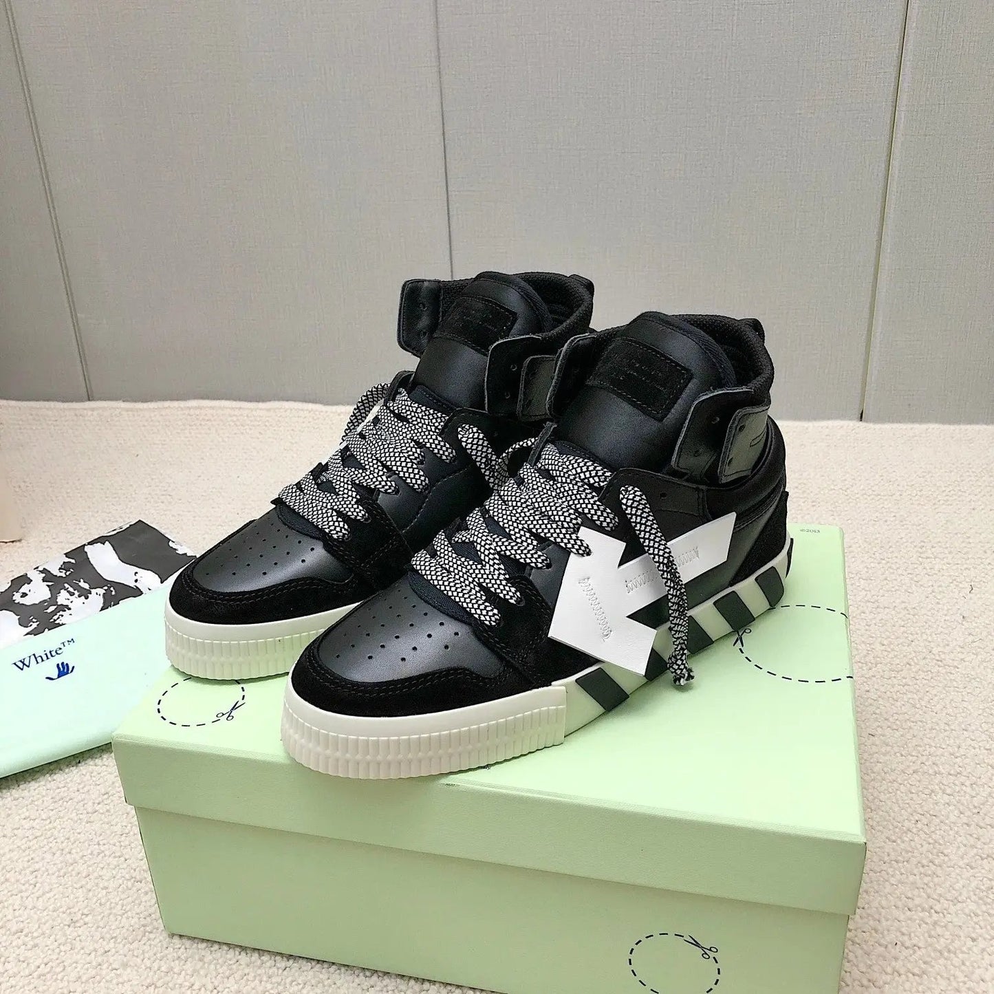 Off-White Mid-Top Black Elephand.shoes