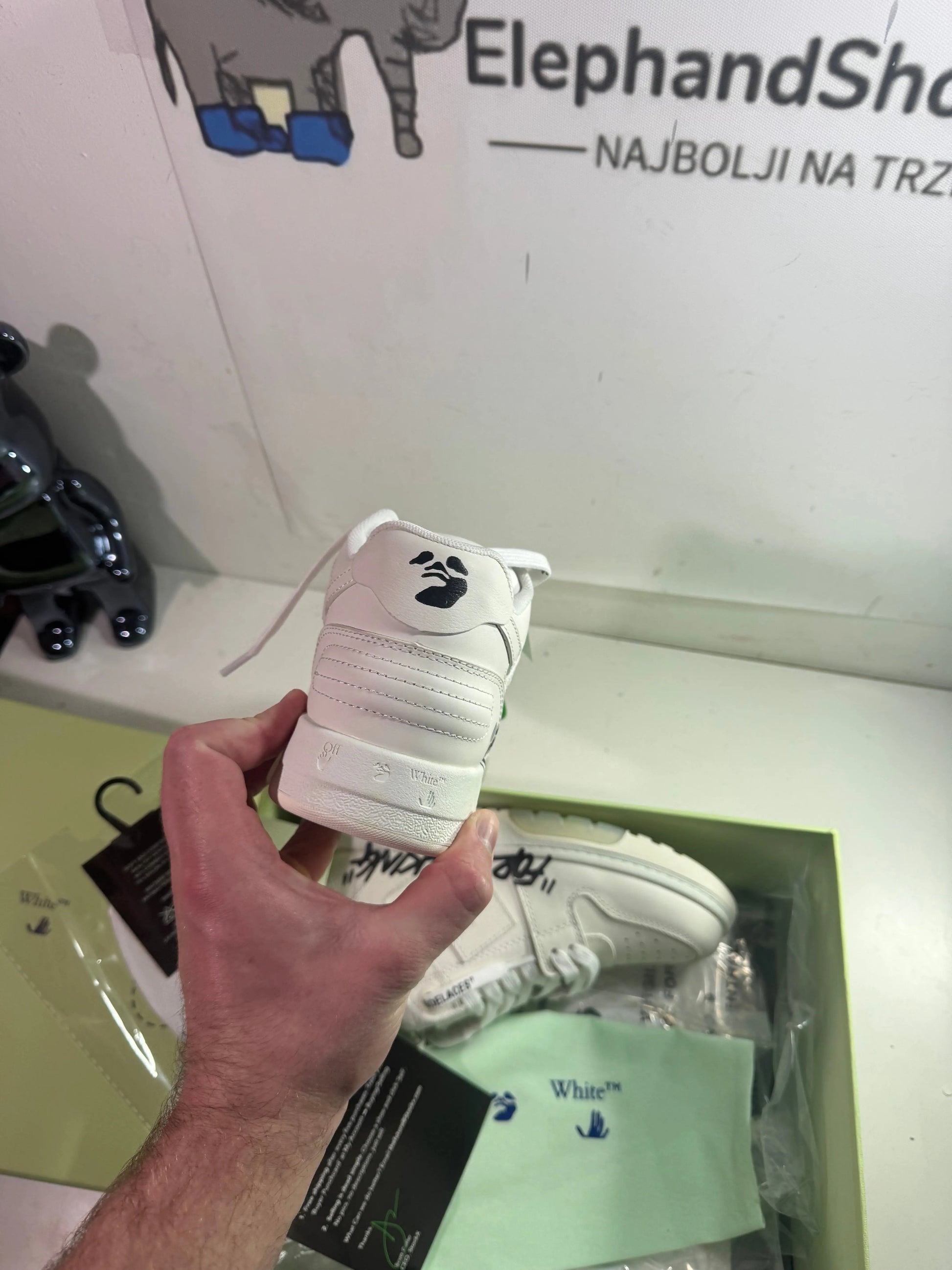 Off White Out the Office White Graffiti (Odmah Dostupne) br 38 42 44 Elephand.shoes