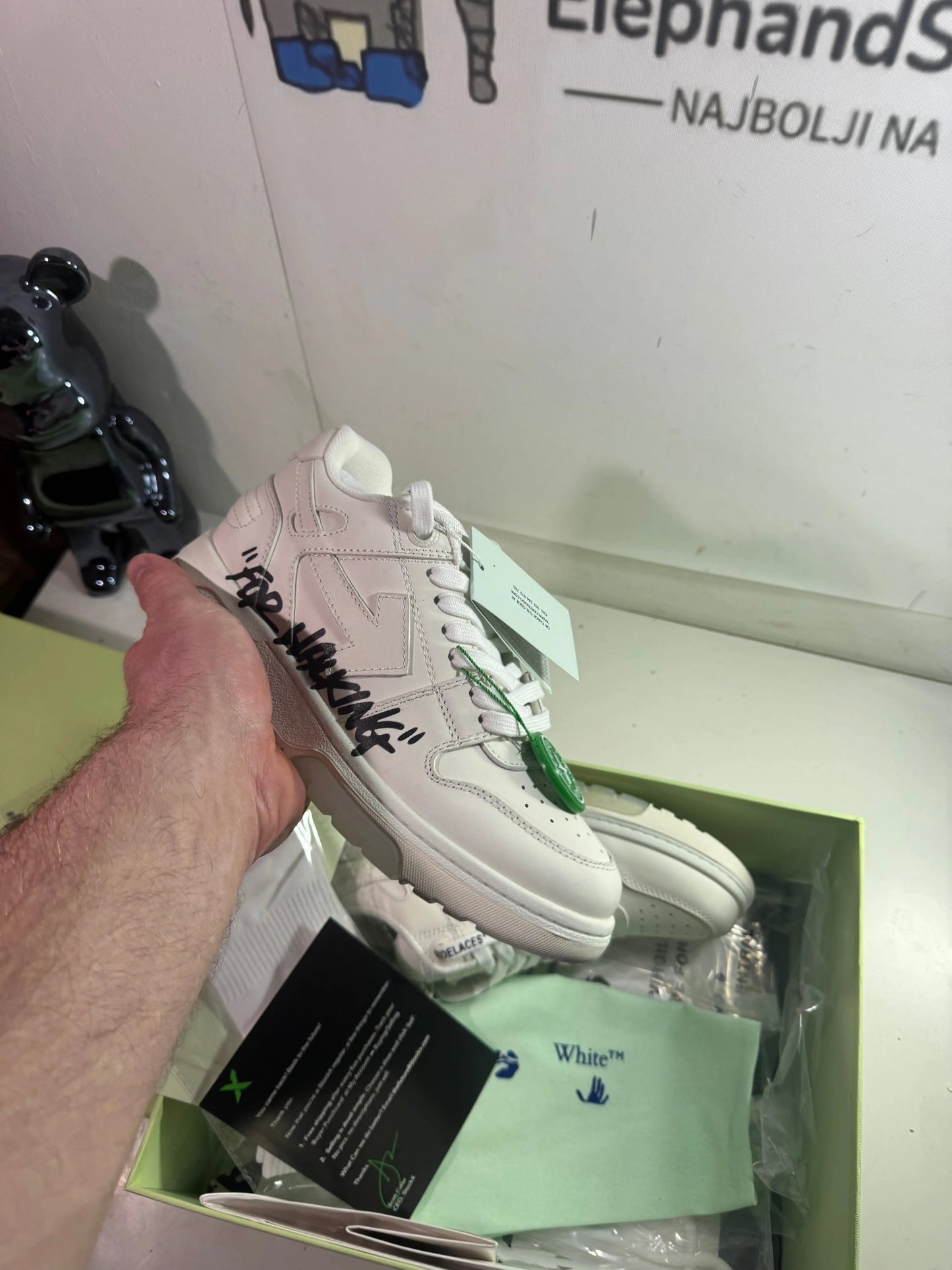 Off White Out the Office White Graffiti (Odmah Dostupne) br 38 42 44 Elephand.shoes