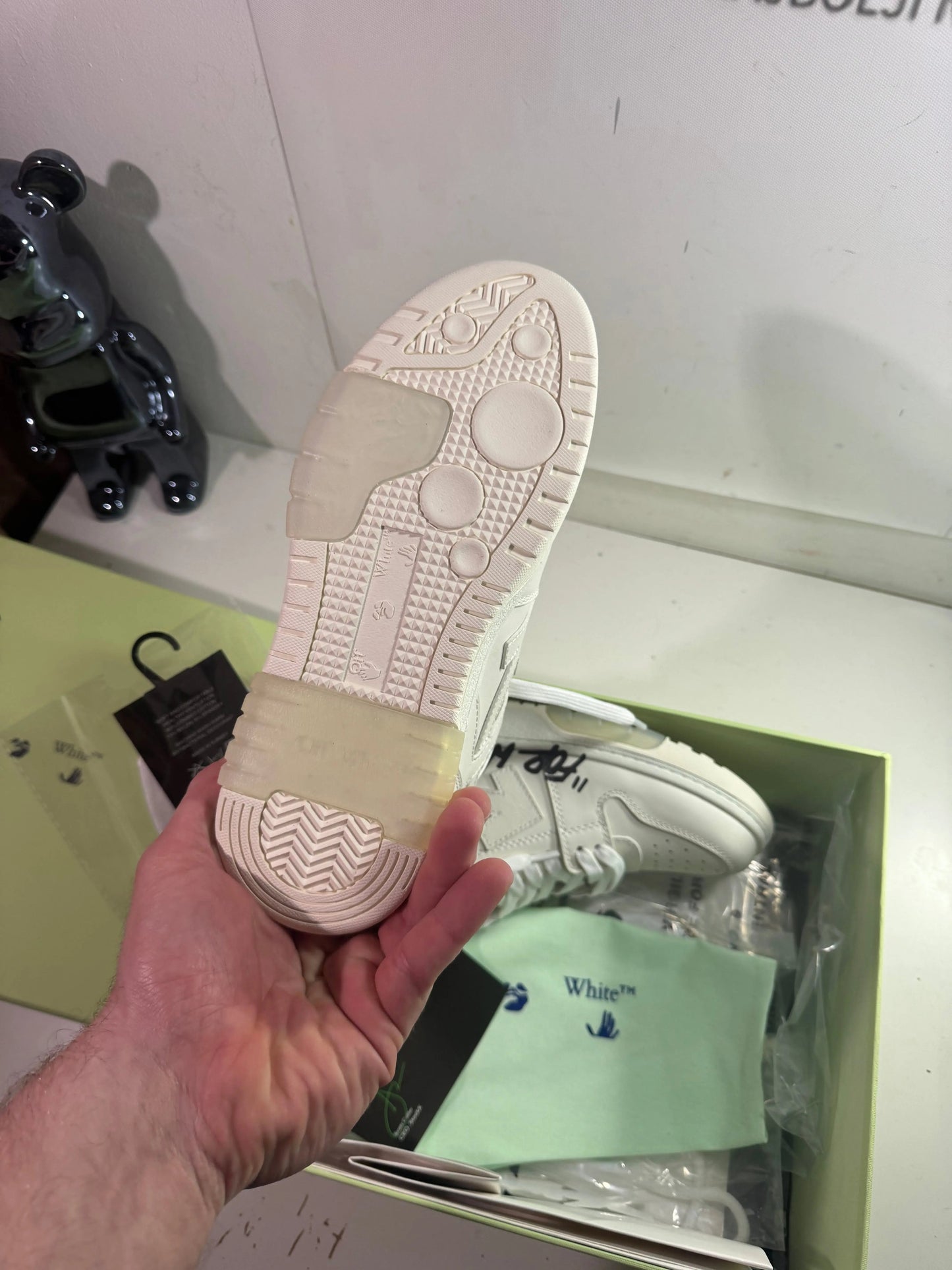 Off White Out the Office White Graffiti (Odmah Dostupne) br 38 42 44 Elephand.shoes