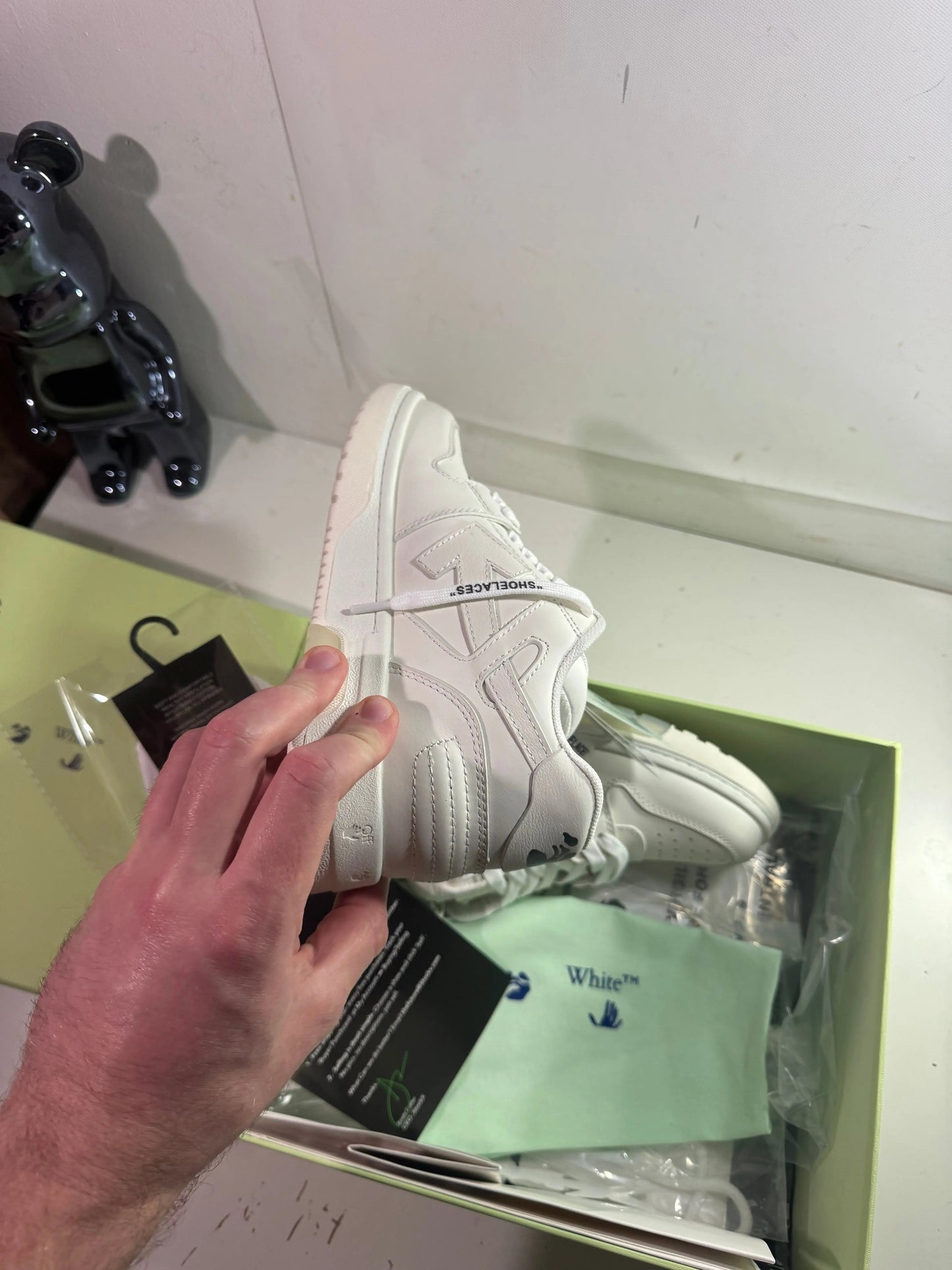 Off White Out the Office White Graffiti (Odmah Dostupne) br 38 42 44 Elephand.shoes