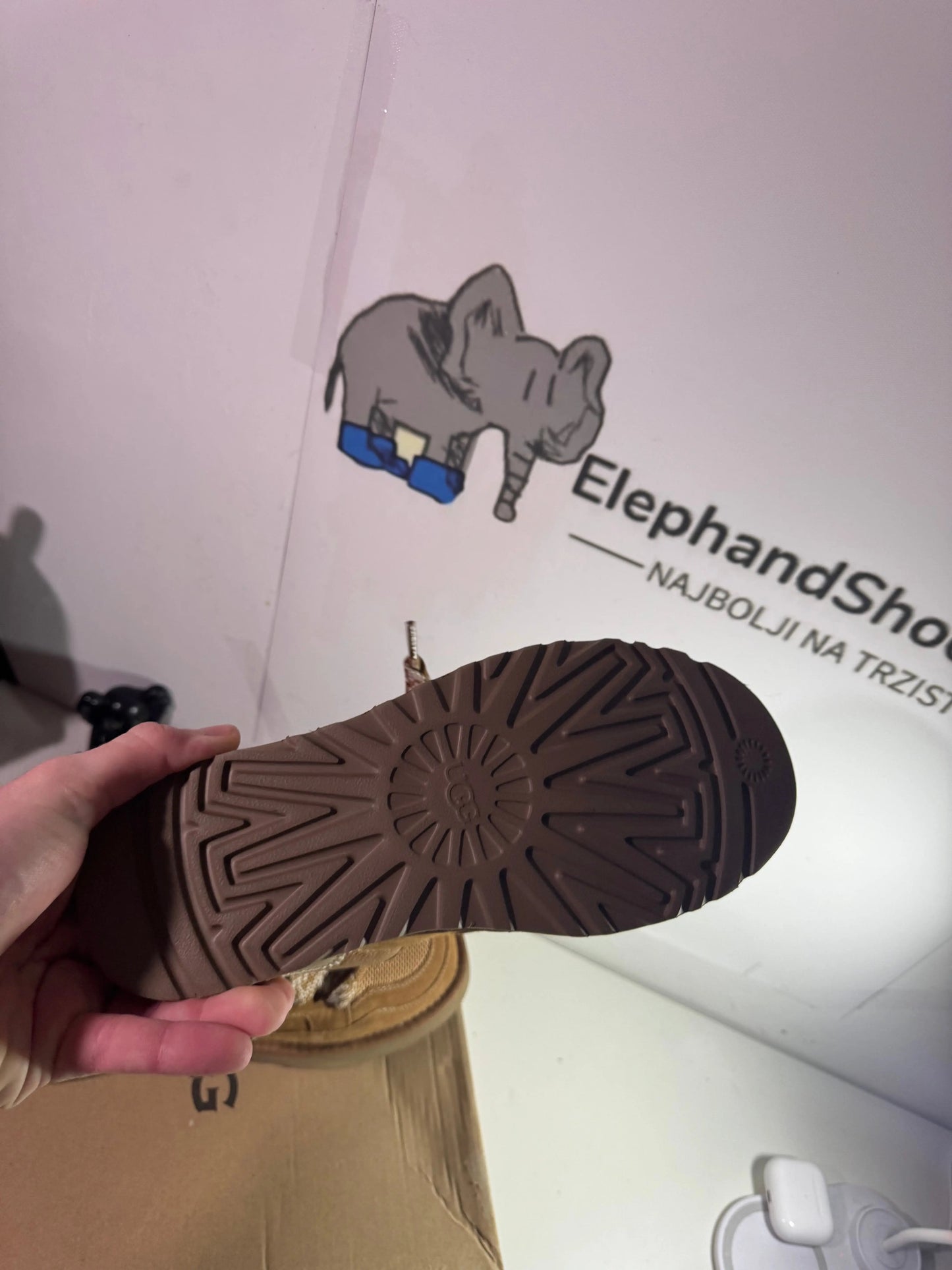 UGG Lowmel Brown (Odmah dostupne) br 38 39 Elephand.shoes