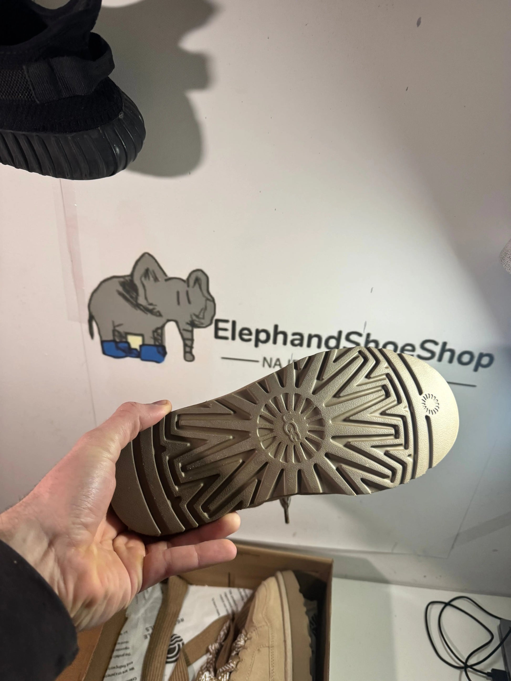 UGG Lowmel Sand (Odmah dostupne) br 38 Elephand.shoes