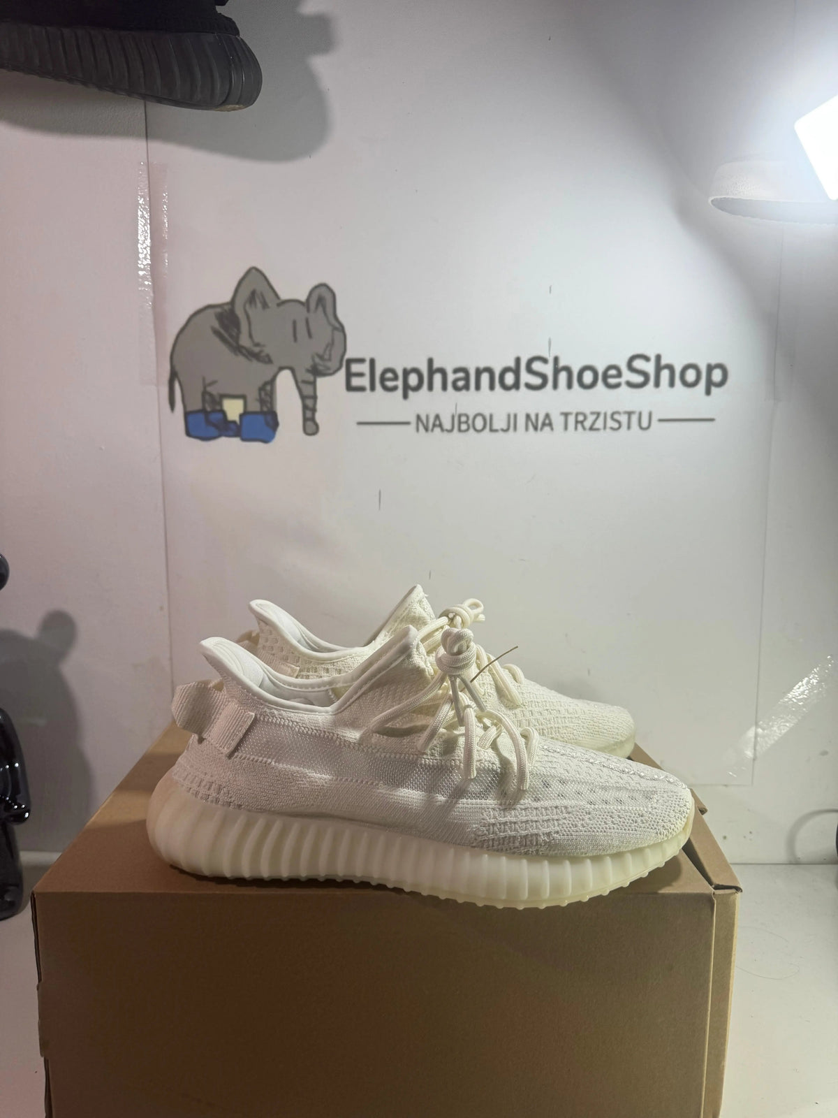 Yeezy Bone V2 tenisice — bočni prikaz