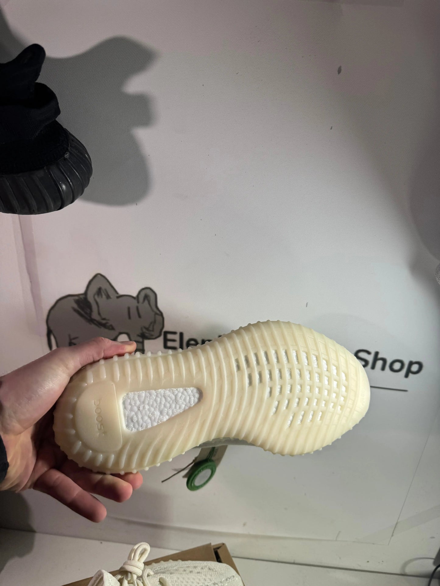 Yeezy Bone  V2   (Odmah dostupne) br 39 Elephand.shoes