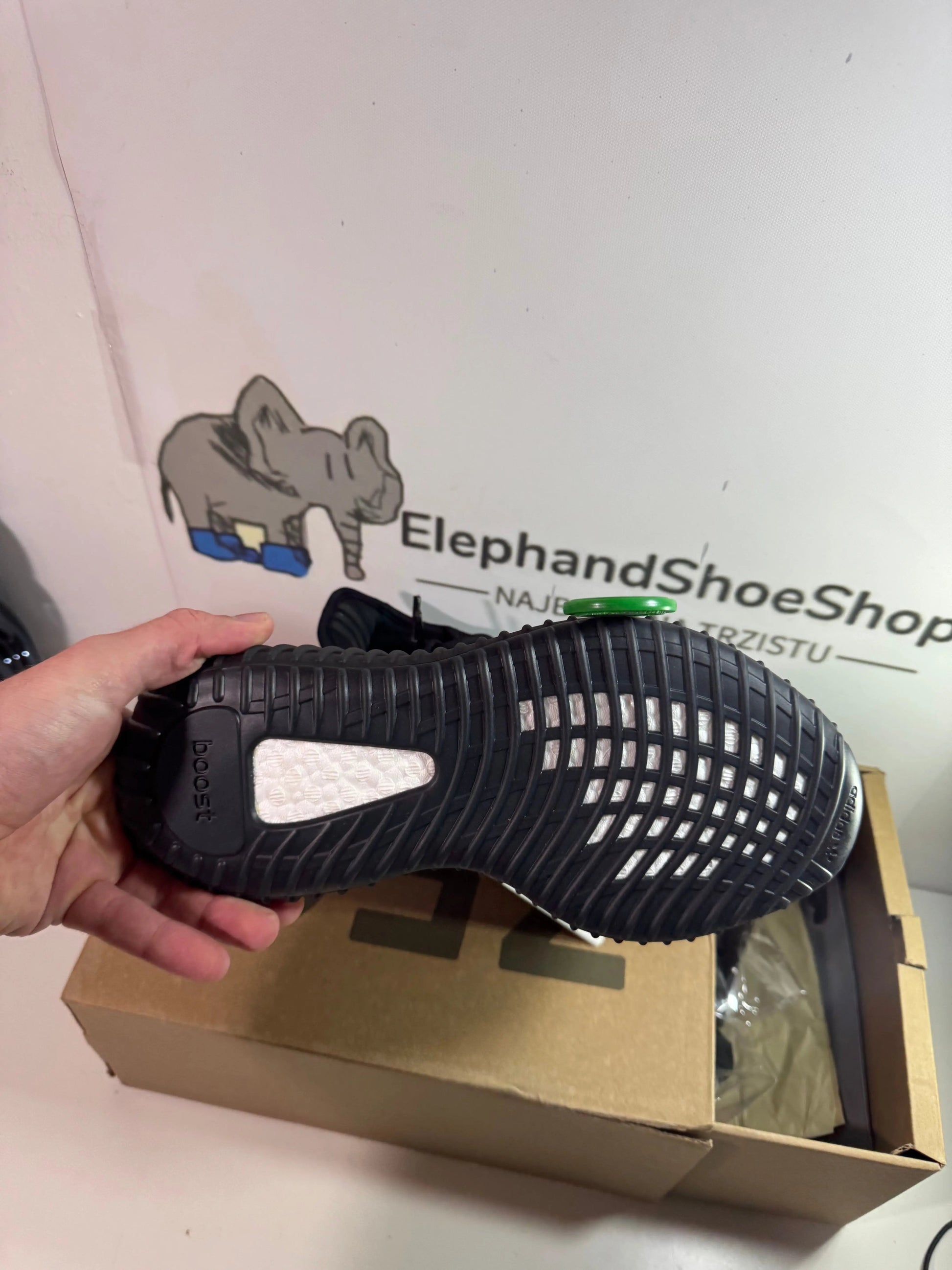 Yeezy Dazzling V2   (Odmah dostupne) br 36 39 42 46 Elephand.shoes