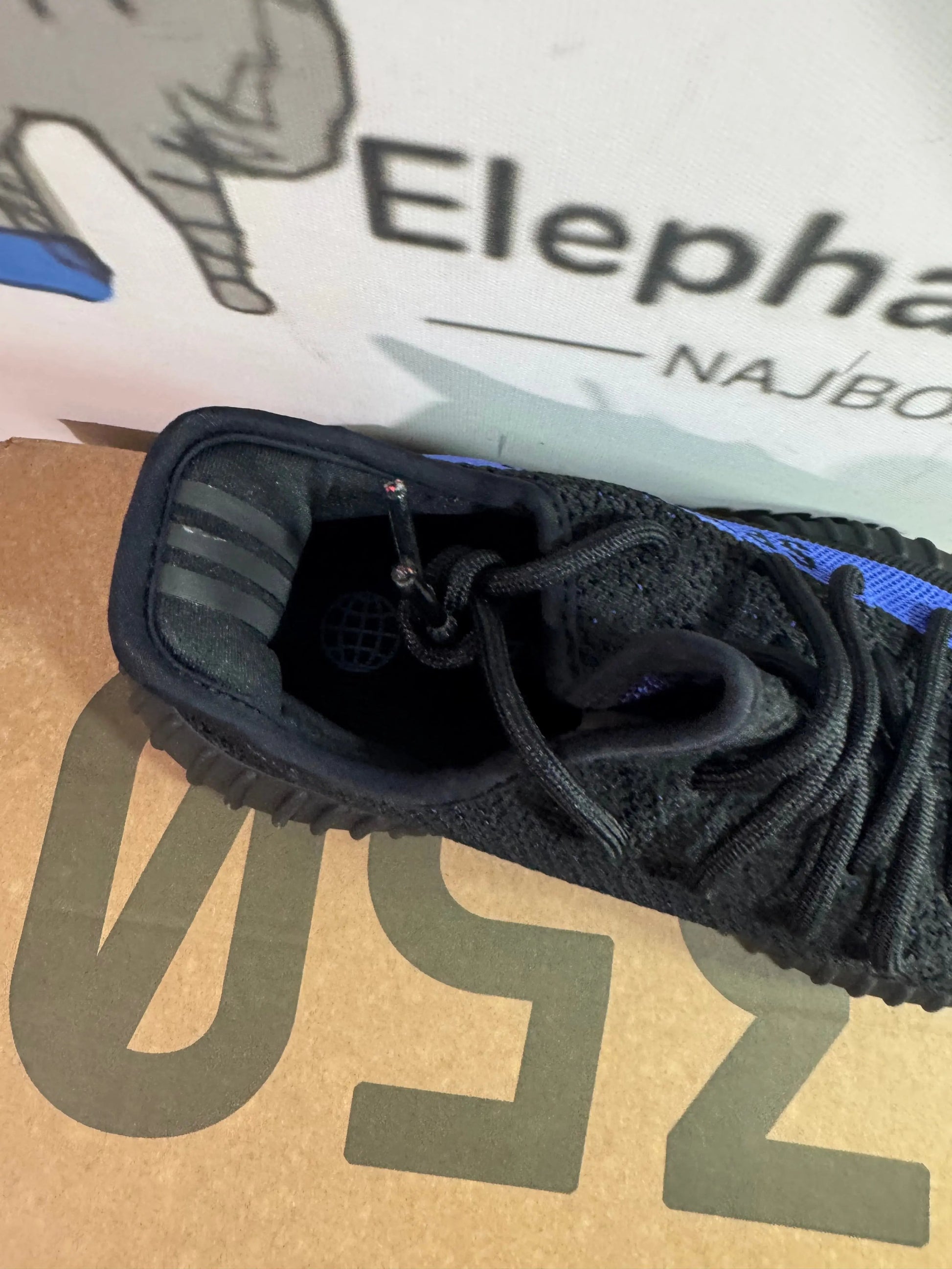 Yeezy Dazzling V2   (Odmah dostupne) br 36 39 42 46 Elephand.shoes