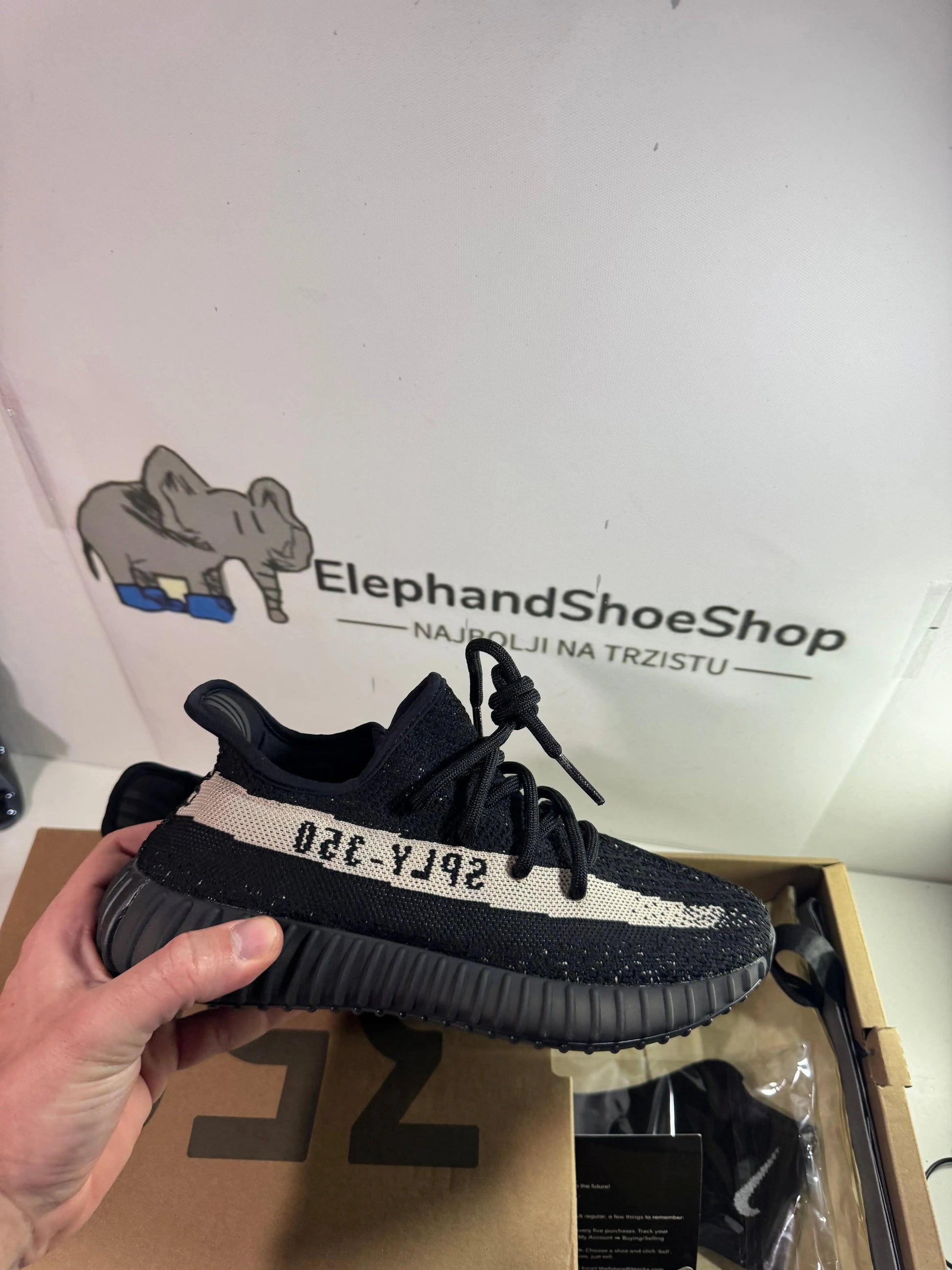 Yeezy Oreo V2   (Odmah dostupne) br 38 42 43 44 Elephand.shoes