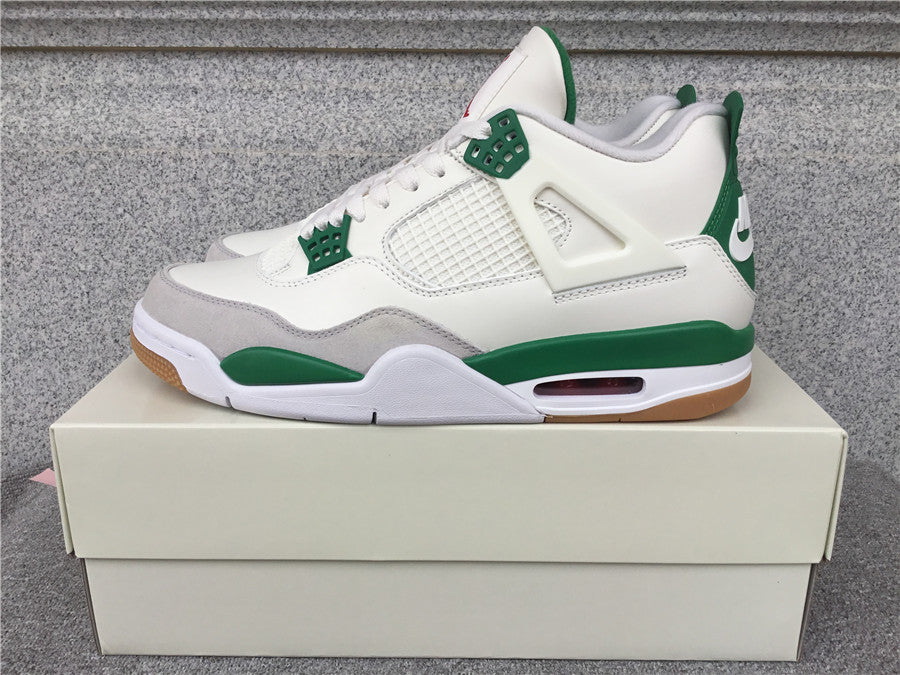 Air Jordan 4 "Pine Green"