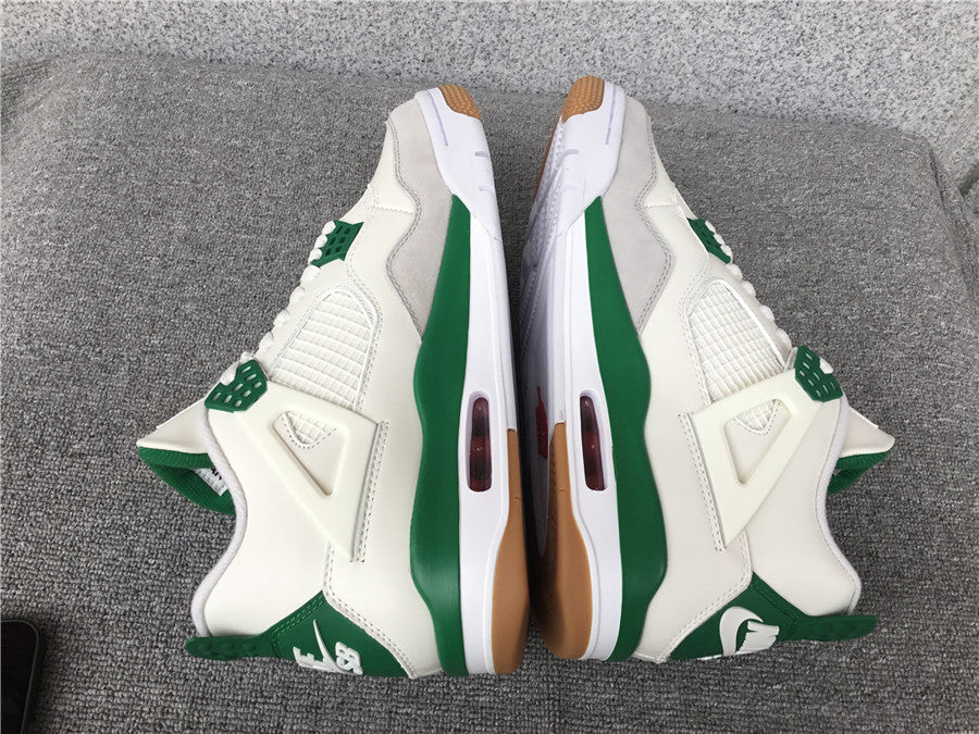 Air Jordan 4 "Pine Green"