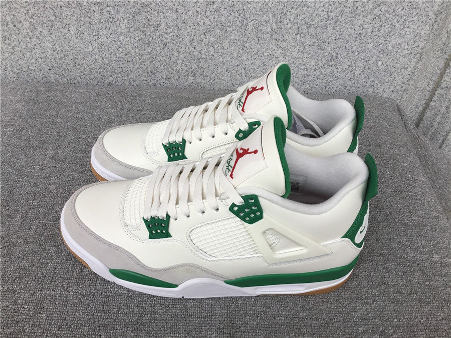 Air Jordan 4 "Pine Green"