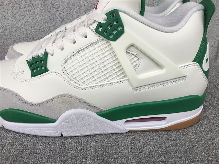 Air Jordan 4 "Pine Green"