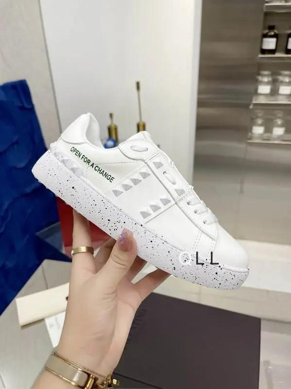 Valentino Low White Elephand.shoes