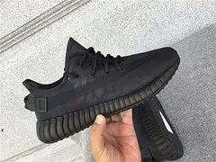 Yeezy Boost 350 v2 Mono Black tenisice — bočni prikaz