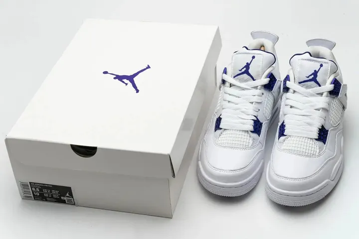 Air Jordan 4 Metalic Purple tenisice — bočni prikaz