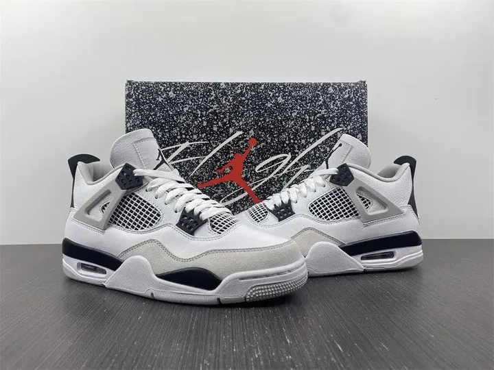 Air Jordan 4 "Military Black" tenisice — bočni prikaz