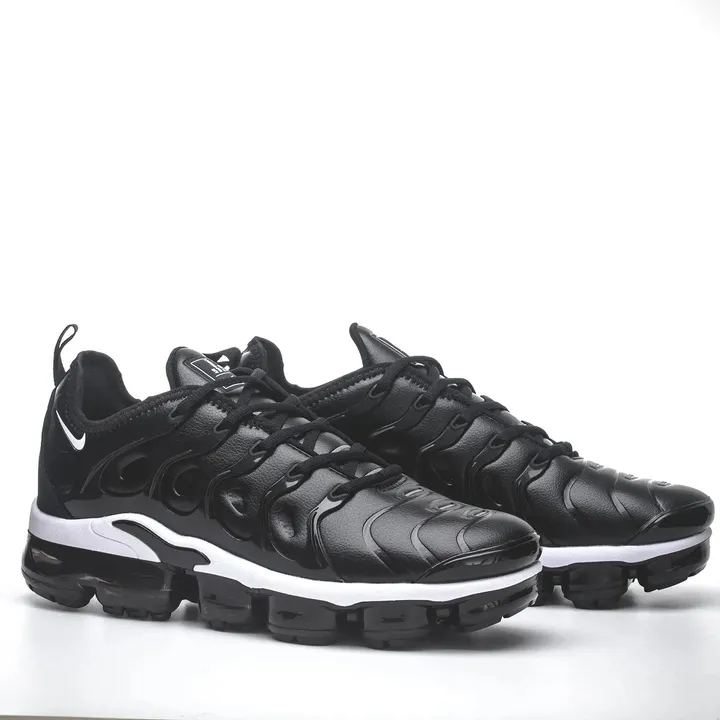 Air VaporMax Plus "Black and White" tenisice — bočni prikaz