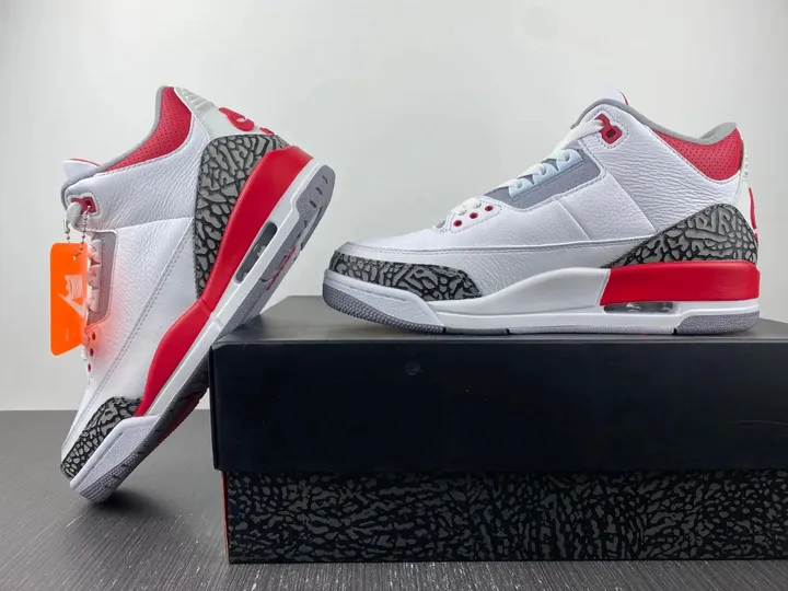 Jordan 3 Fire Red tenisice — bočni prikaz