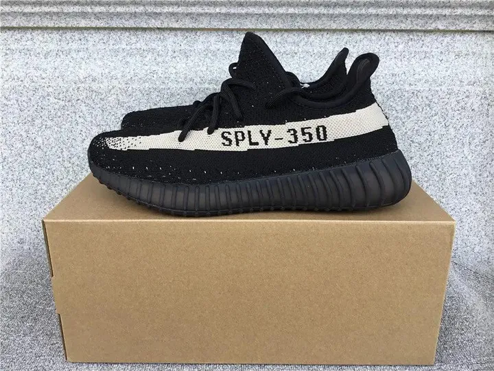 Yeezy 350 Oreo tenisice — bočni prikaz