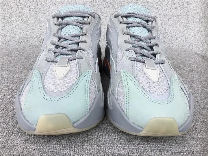 Yeezy 700 Interia tenisice — bočni prikaz