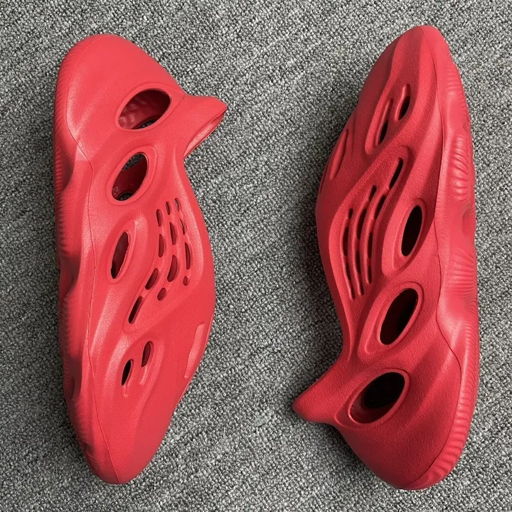 Yeezy Foam Runners Red tenisice — bočni prikaz